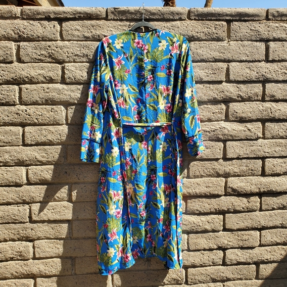Passport | Floral Print | Wrap Dress Robe | Size Large - Picture 2 of 9